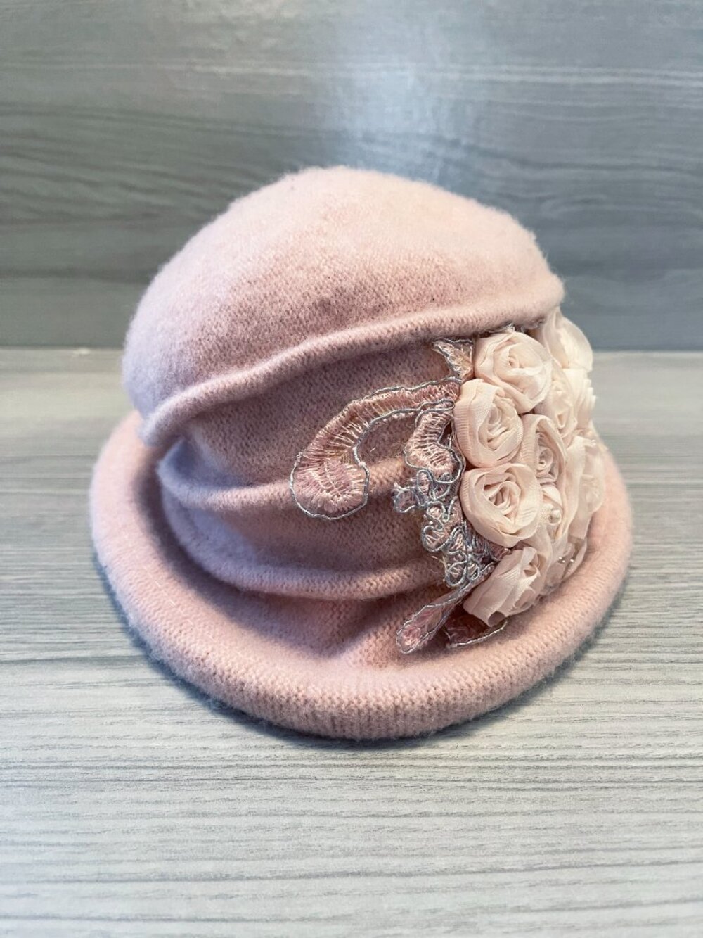 Soft & Warm Pink Wool Cloche Hat Floral Rosette Accent Vintage Style One Size - Picture 5 of 6